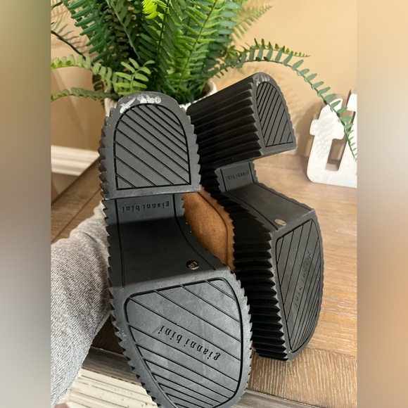 Gianni Bini Ryker Suede Lug Sole Platform Booties Size 8.5 - Picture 11 of 16